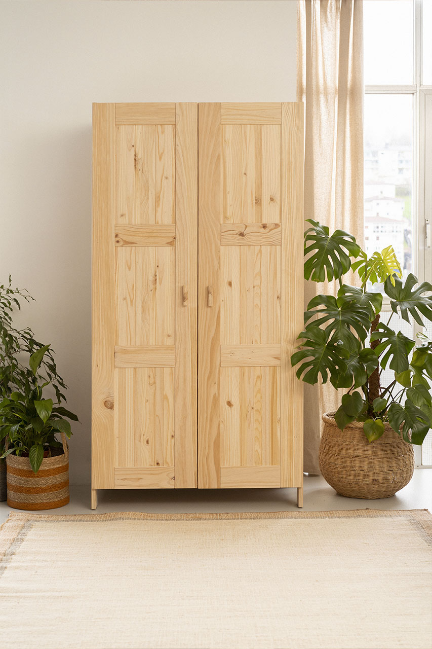 Imagen de ambiente 1 para:Armario de madera natural